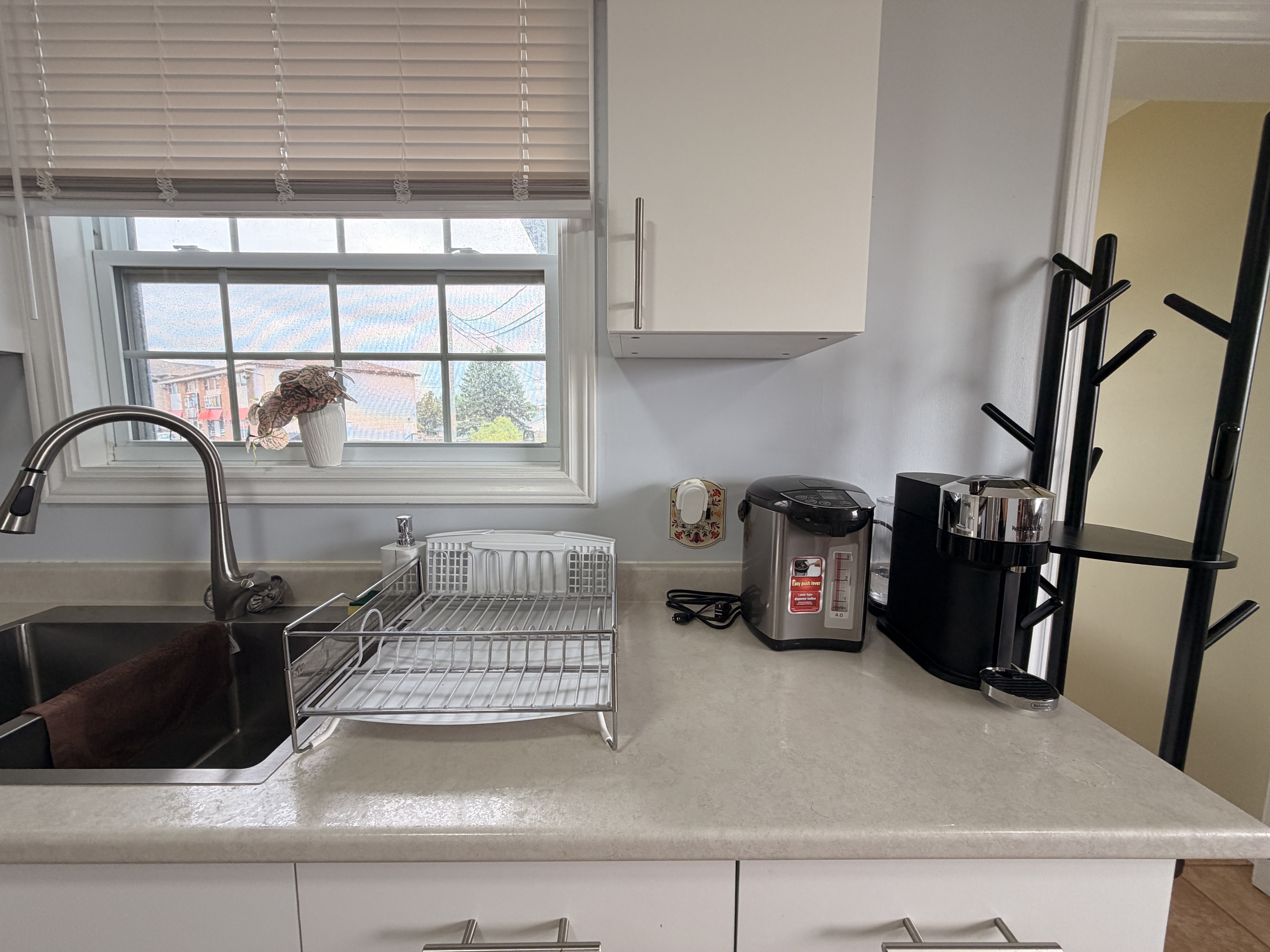 1283 Mountain Road - FEMALE ONLY Upstairs Room 1 photo 7