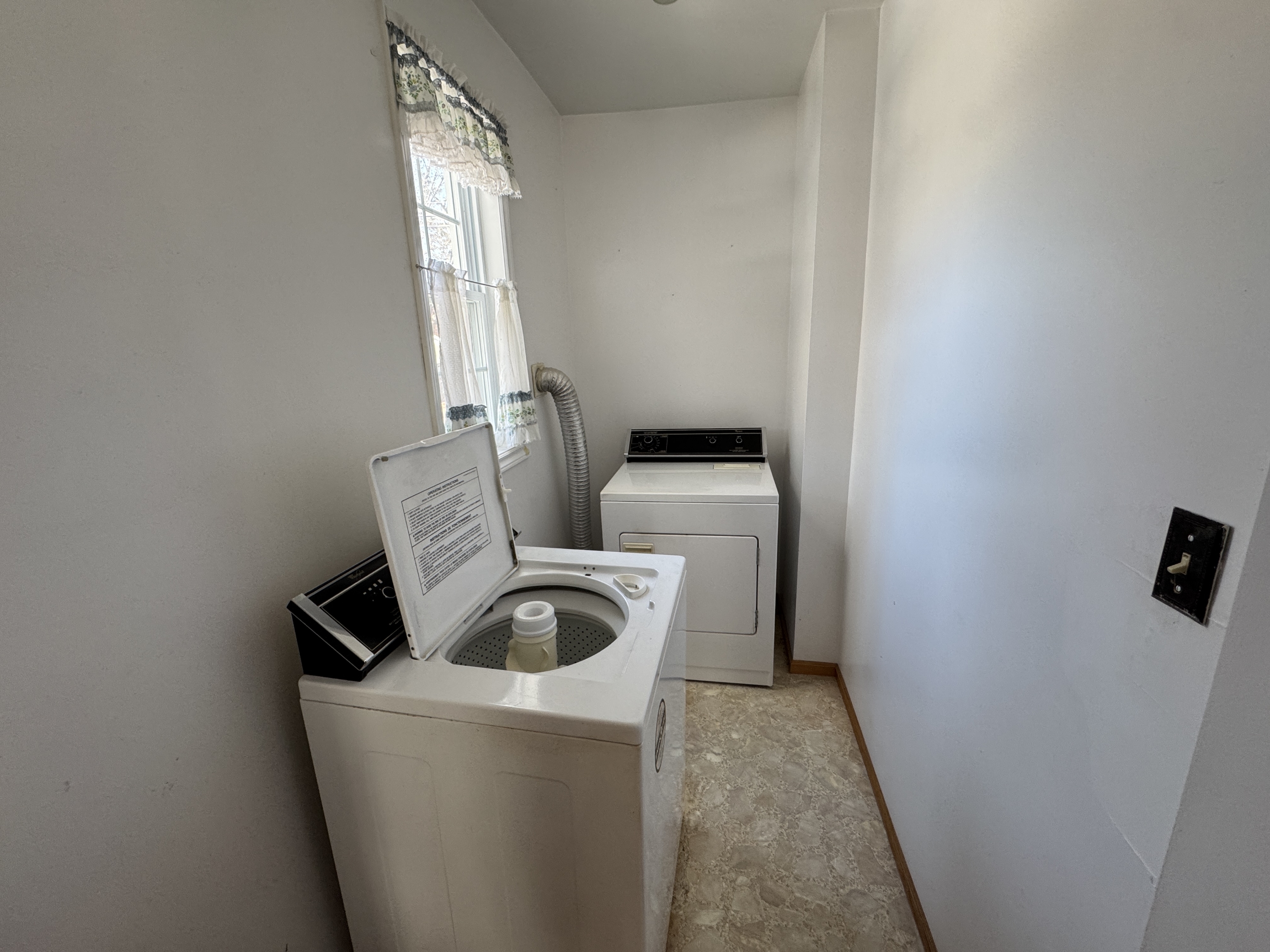 42 Enterprise Street - Room 3 photo 5