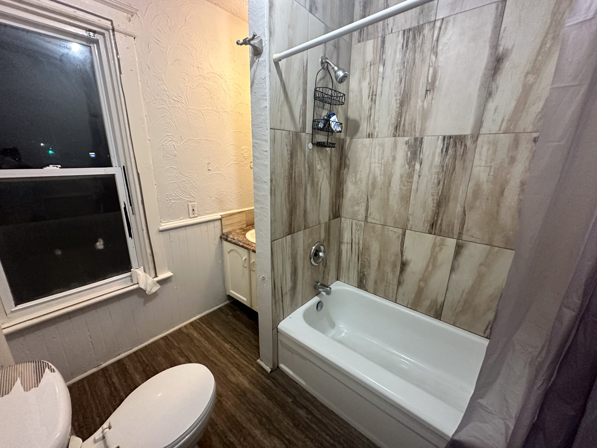 422 Saint George Street - 2 photo 4