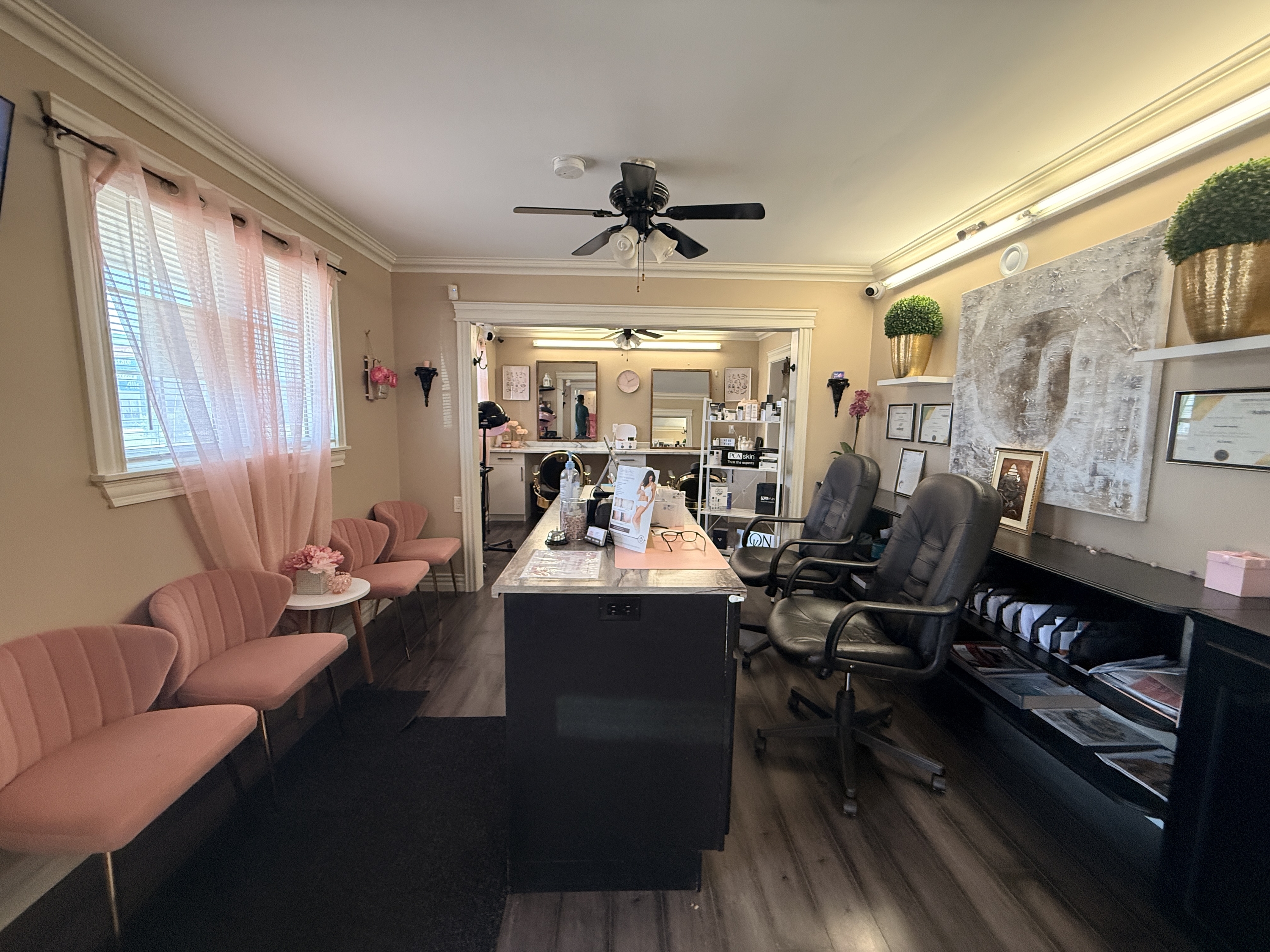 1265 Mountain Road - Salon